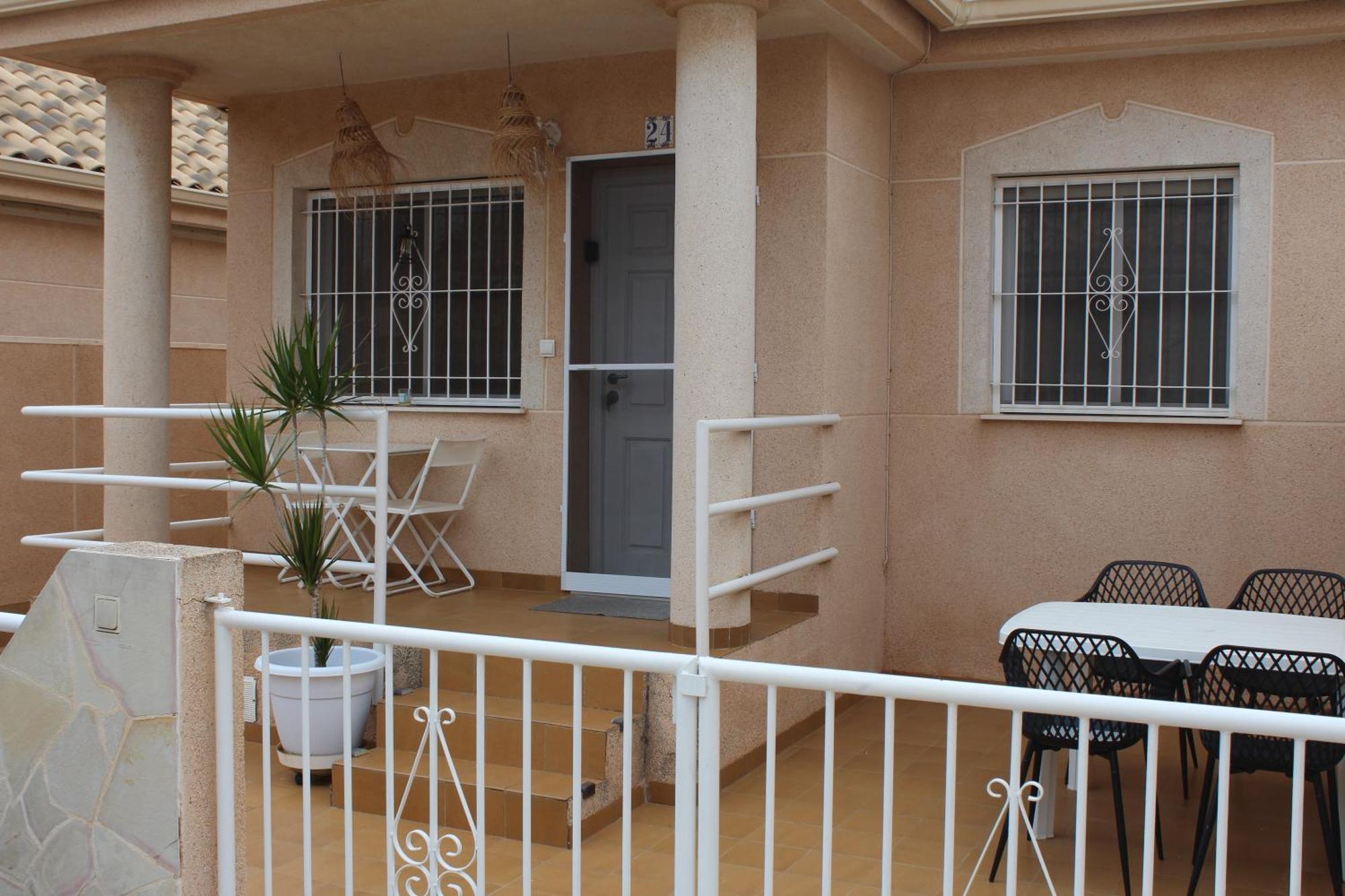 Bungalow With 2 Bedrooms And Roof Terrace In The Center Of La Zenia. Free Wifi. Orihuela Esterno foto